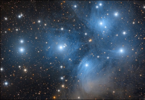 Tähtijoukko Plejadit eli Seulaset (Messier M45).