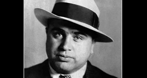 Ihmisiä ei kiinnosta Al Capone, vaan muistio lentävistä lautasista.