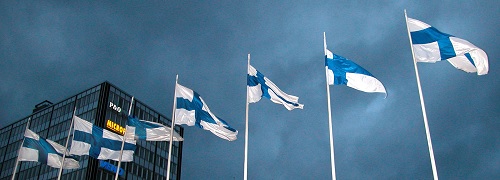 Suomen lippuja