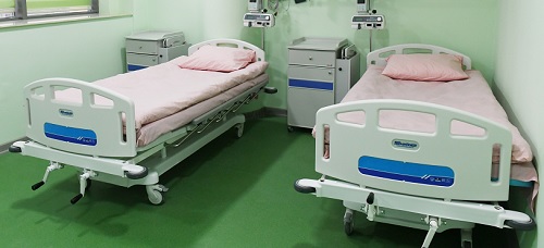 Sairaalan vuoteita.