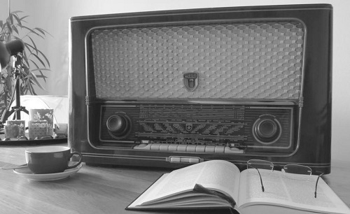 Vanha radio. Roswellin tapaus oli radiouutisissa vuonna 1947.
