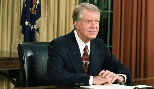Kongressiedustaja Dennis Kucinich sanoo vaaliväittelyssä, että presidentti Jimmy Carter on nähnyt ufon.